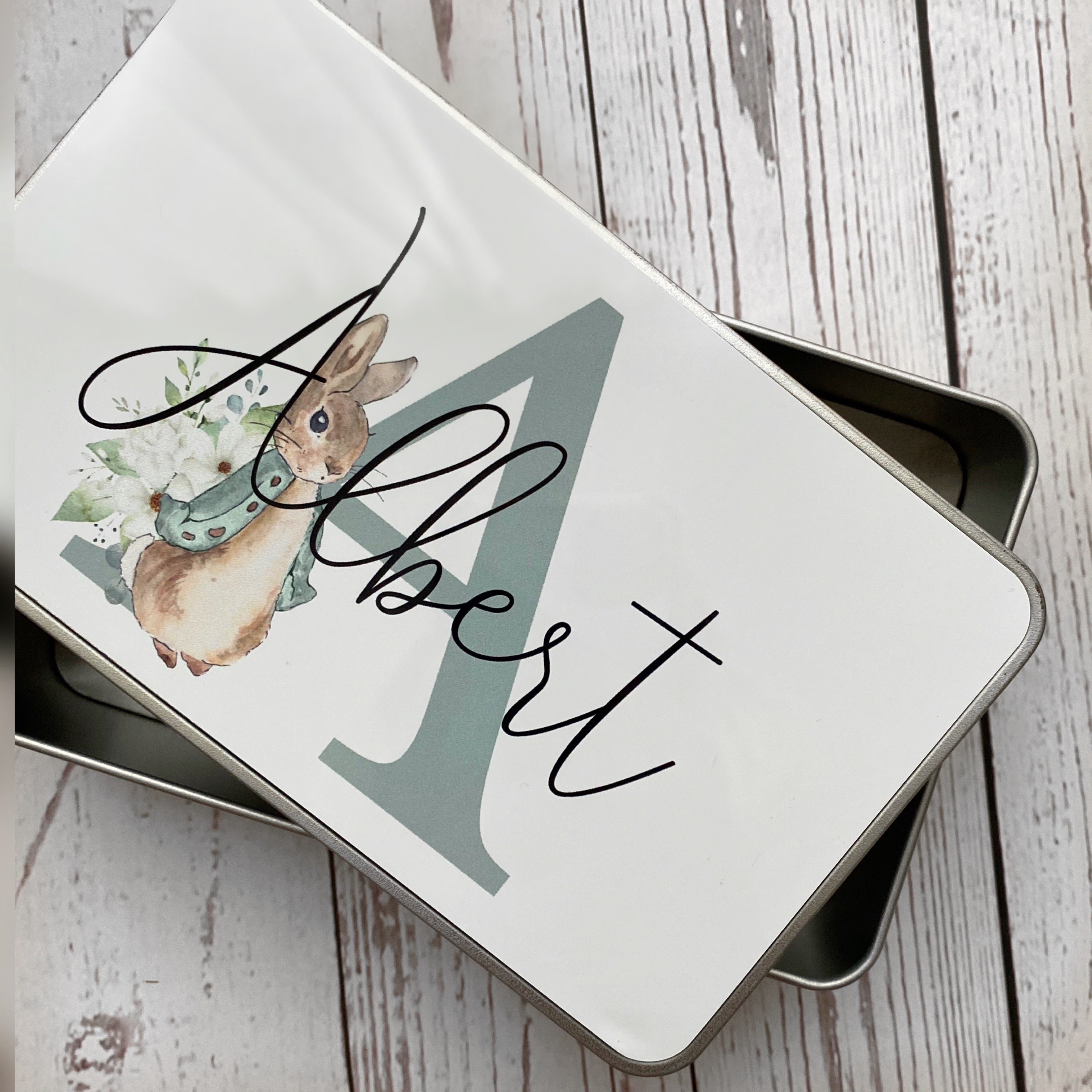 madkasse med navn, madkasse børn, madkasse til børn, madkasse metal, metal madkasse , peter kanin madkasse, metal boks med navn, boks med navn