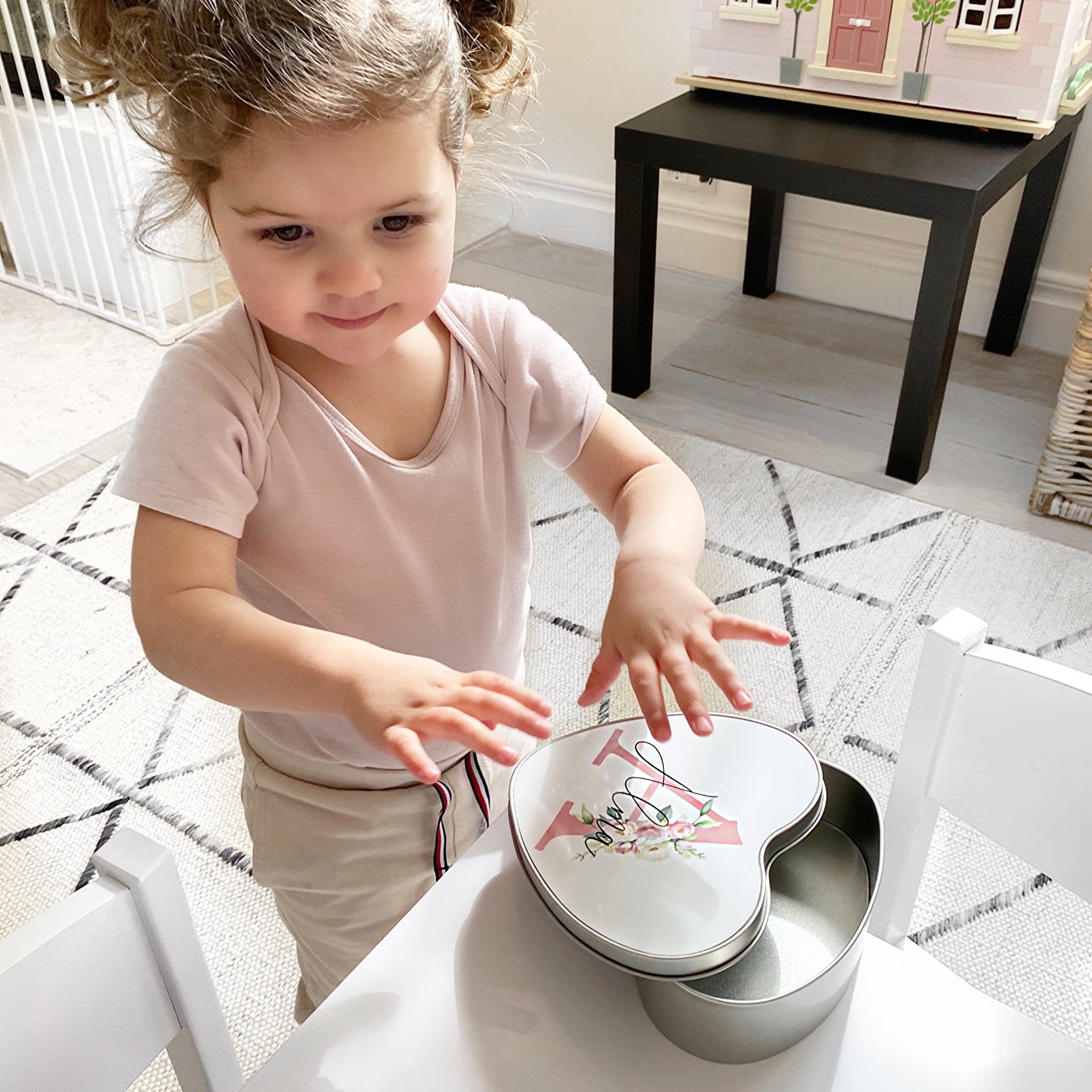 madkasse med navn, madkasse børn, madboks børn, madboks med navn, personlig madboks, madkasse til børn, madkasse metal, metal madkasse , peter kanin madkasse, metal boks med navn, boks med navn, personlig madkasse, madboks med navn, personlig madboks